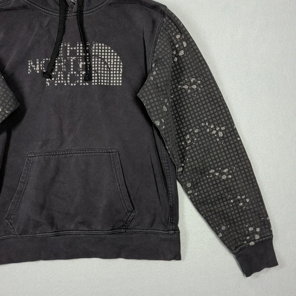 The North Face Hoodie Mens Small Black‎ Grid Logo Splatter Sleeve Pullover